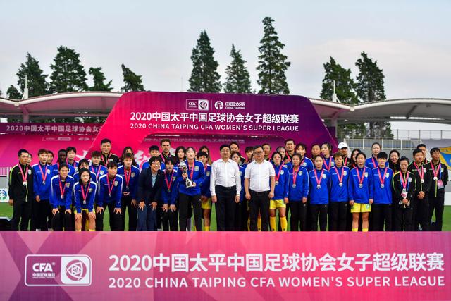 M费闹剧续集？曼联欲4000万签萨默维尔，英媒曝其渴望加盟踢欧冠